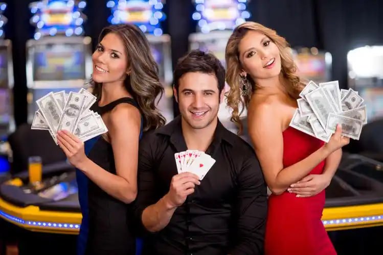 online casino ဂိမ်းများ ကစားနေသောမြင်ကွင်း